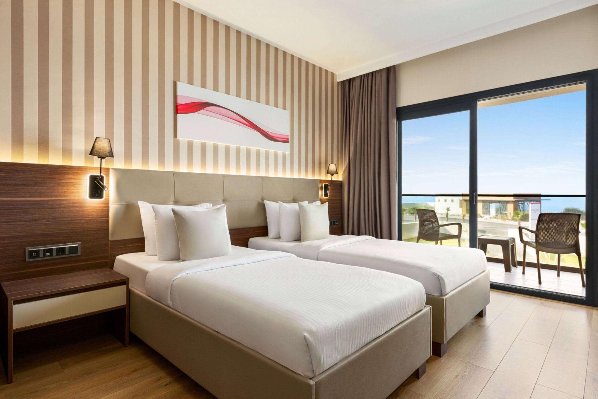 Hotel Ramada By Wyndham Çeşme Exterior foto
