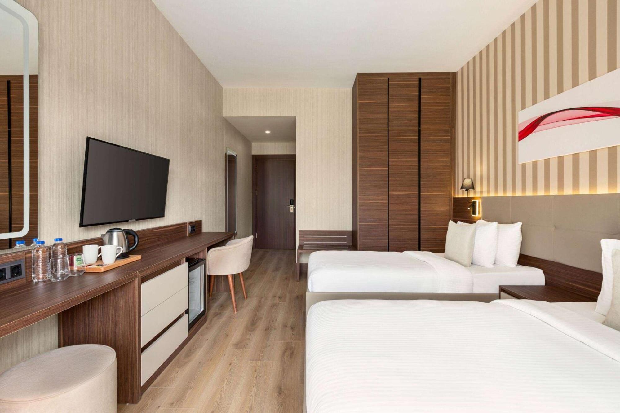 Hotel Ramada By Wyndham Çeşme Exterior foto