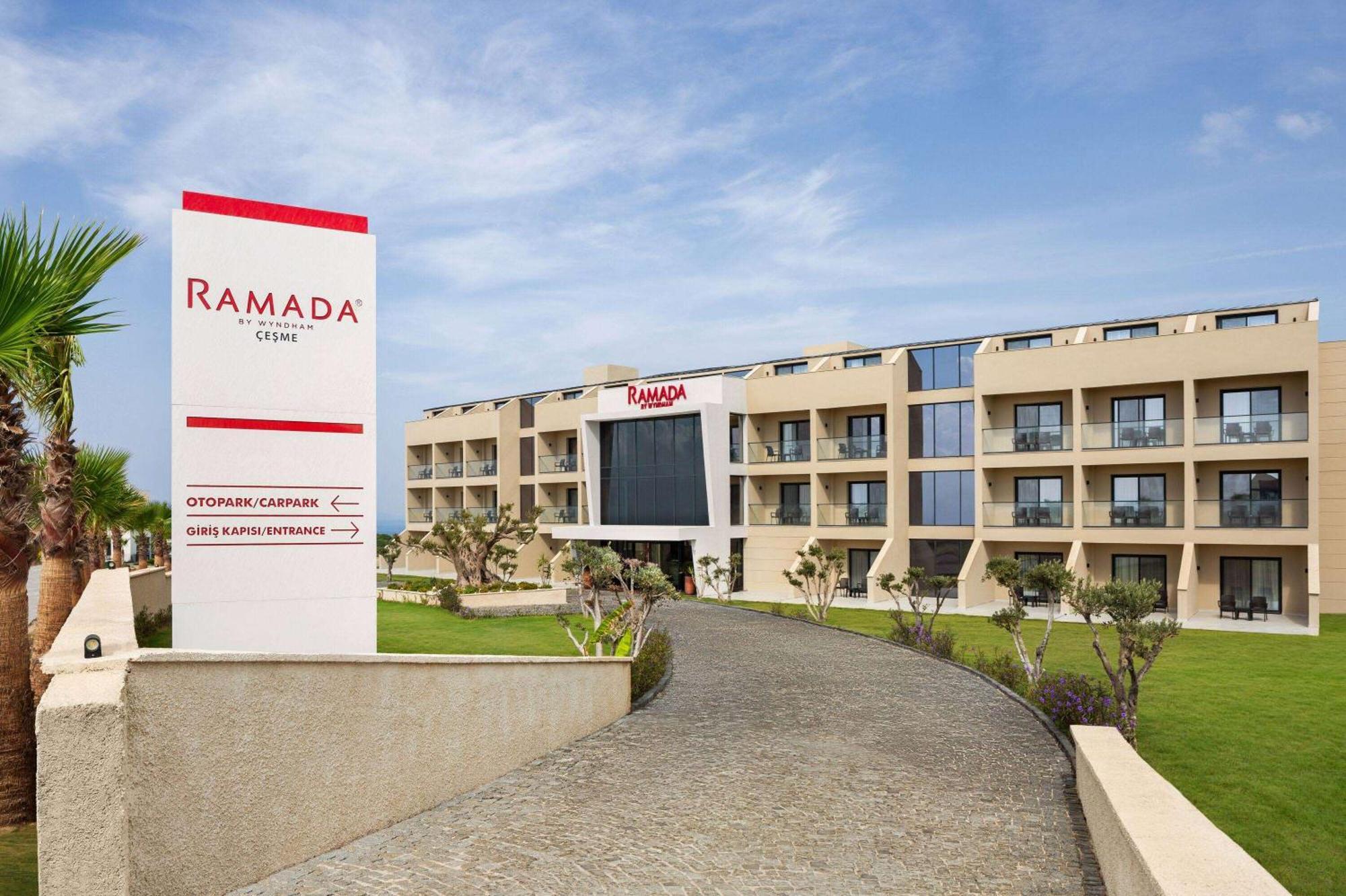 Hotel Ramada By Wyndham Çeşme Exterior foto